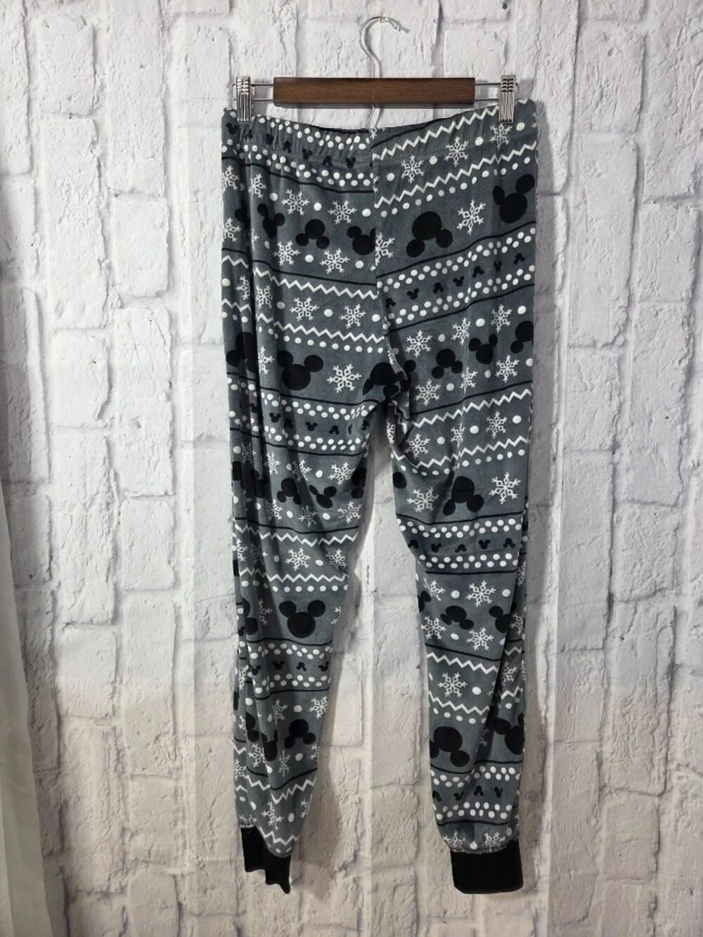 Disney Medium Black White Mickey Mouse Snowflake Longsleeve Fleece Pajama Set - Picture 5 of 14